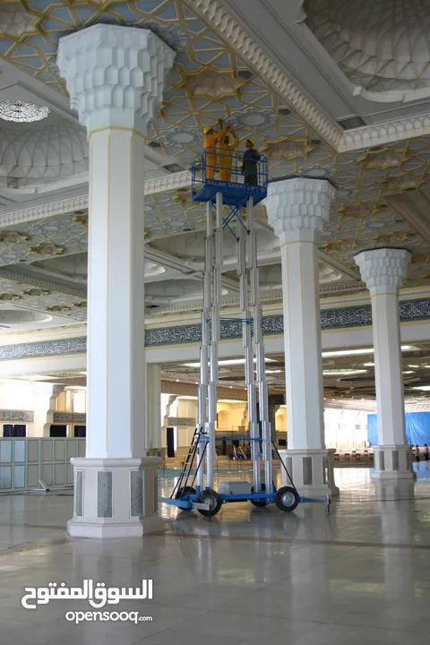 Man-lift for maintaining mosques and buildings  منصة العمل الجوية لصيانة المساجد والمباني