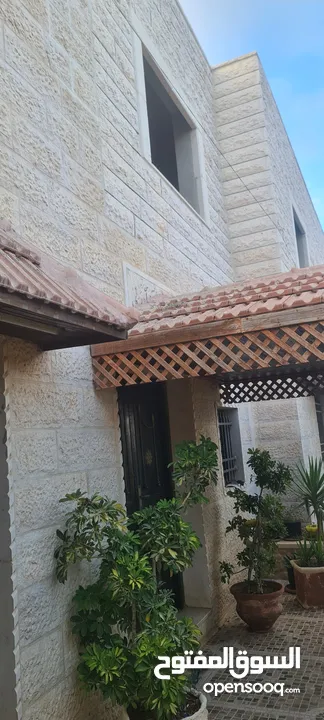 بيت مستقل مع ارض  للبيع بسسب السفر