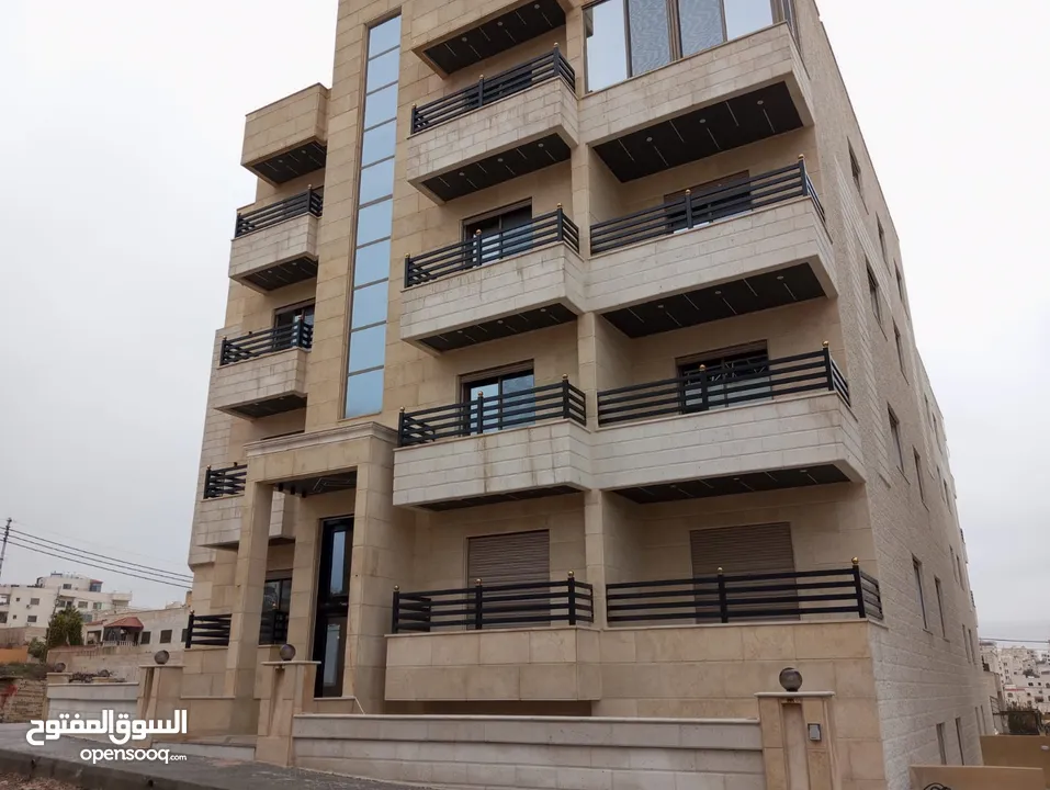 شقة ارضية معلقة مميزة على شارعين  بالبنيات  بتشطيب ومواصفات مميزه جدا عن باقي الشقق للبيع المستعجل