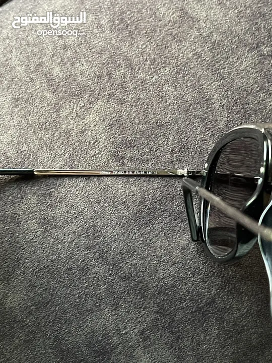 TOM FORD Sunglasses like new  نظارة TOM FORD للبيع بسعر مغري