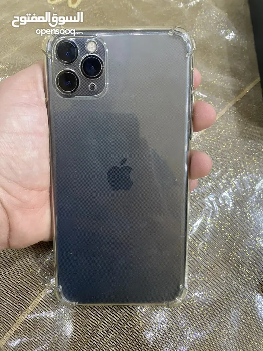 ايفون 11pro max 256Gb مع كرتونته سعرر ممتاز