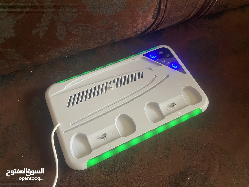 قاعده تبريد ps5 مع اضويه على داير المبرد اخضر احمر ازوق