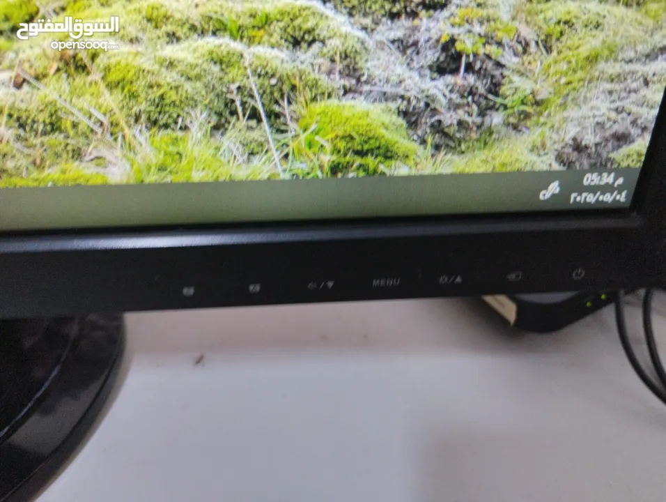 شاشة أسوس HD مع سماعات بسعر حرق وفي أغراض أخرى للبيع