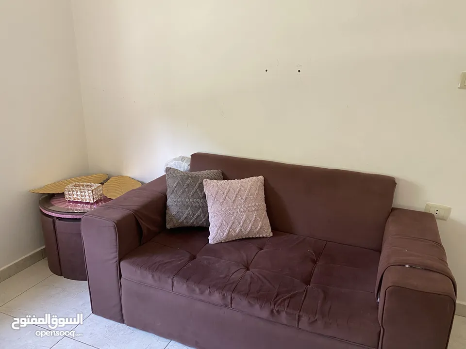كنب عشر مقاعد مستعمل للبيع مع طاولات