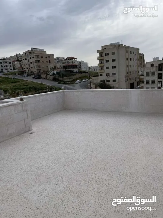 شقة طابق اخير مع روف