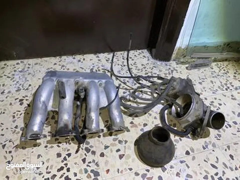 كراسي فولفو 240 و بخاخ مواسير و زجاج و قطع اخرى كثيره للبيع المستعجل