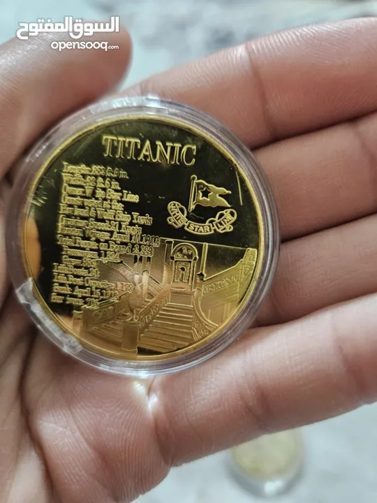 3 عملات تذكارية .