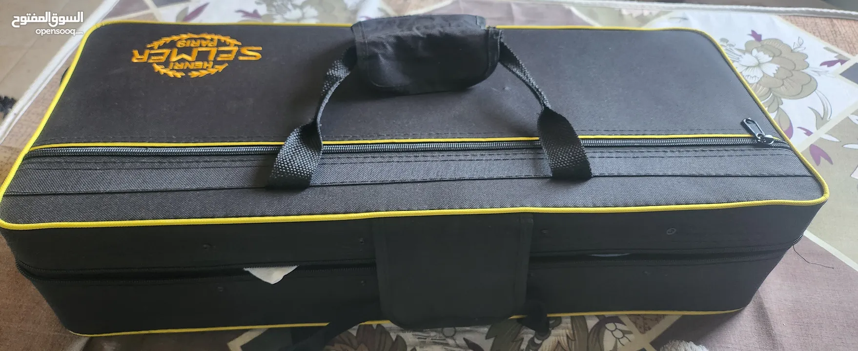 ساكسوفون طقريبا جديد بحالة ممتازه مع ستاند و ستراب  Alto Saxophone like new in excellent condition