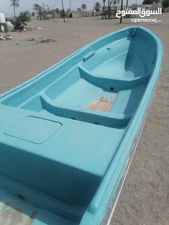 قارب لبيع