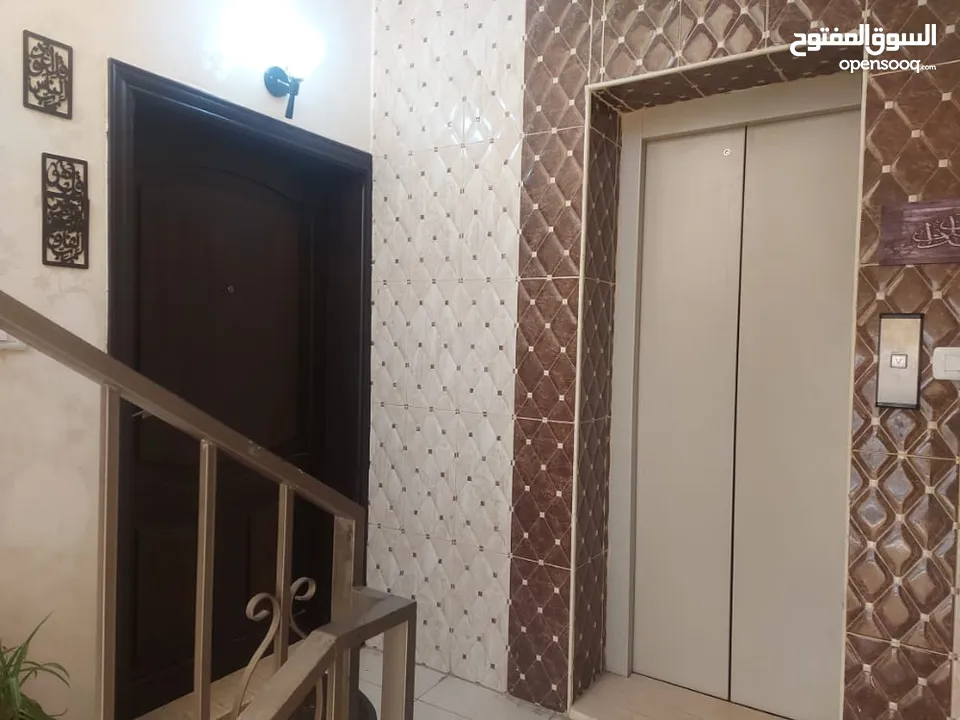 شقه / للبيع //جبل الزهور