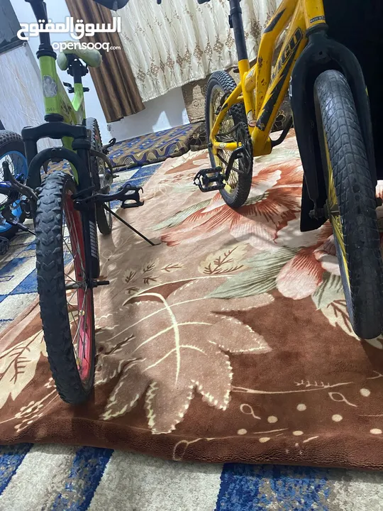 ثلاث بسكليت واحد كبير واثنين وسط بحاله ممتازه