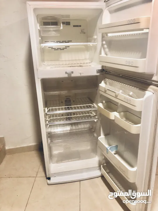 ثلاجه LG مستعمل نظيف بسعر مناسب