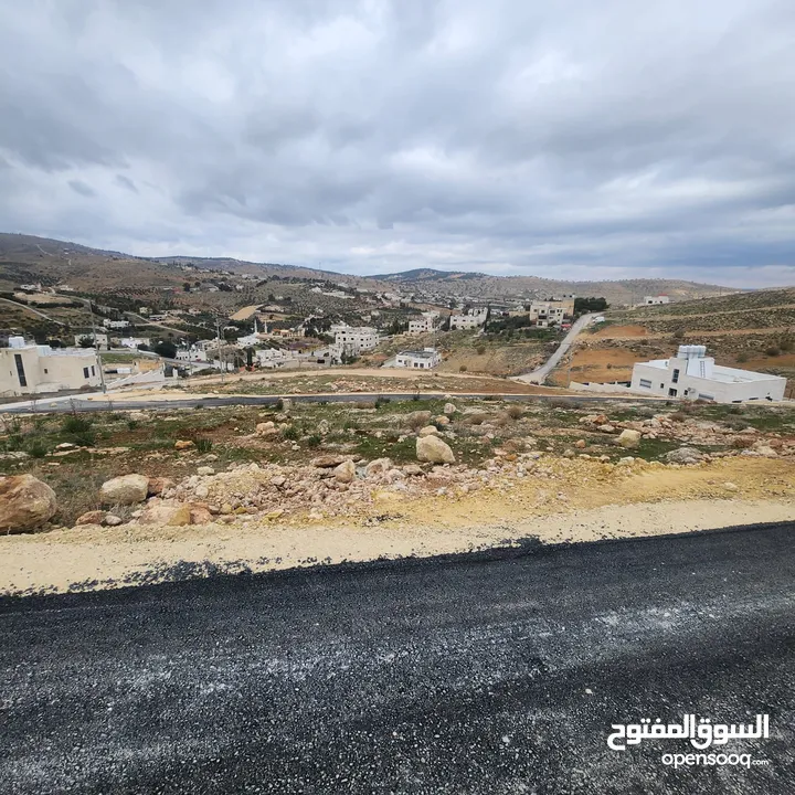 524 م للبيع في بيرين على 3 شوارع جميع الخدمات