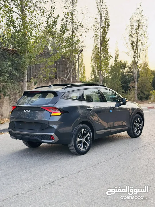 كيا سبورتاج هايبرد 2023 فل كامل مع بانوراما - باللون المميز والداخلية المميزة - والسعر المميز