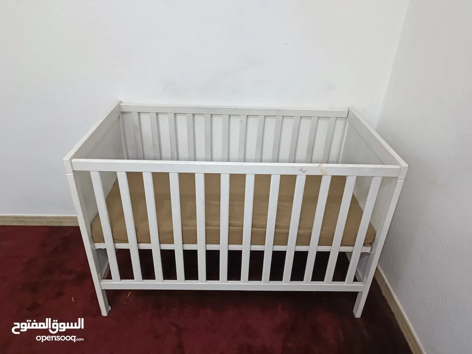Baby cot/crib with Mattress, blanket and cover sheet