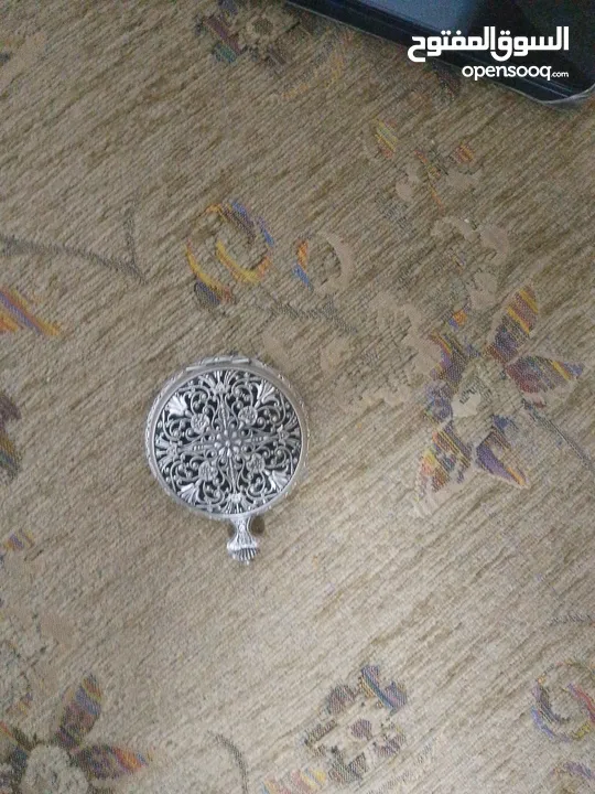 ساعه انتيكا ريموند ويل معها حرف K فضة