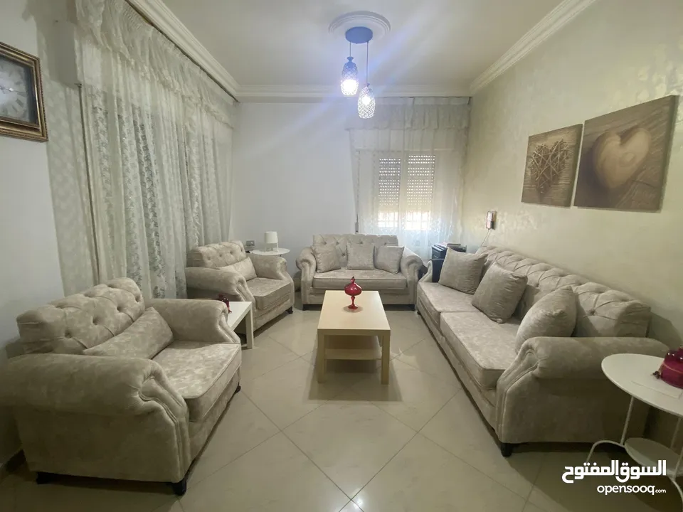 طقم كنب استخدام قليل