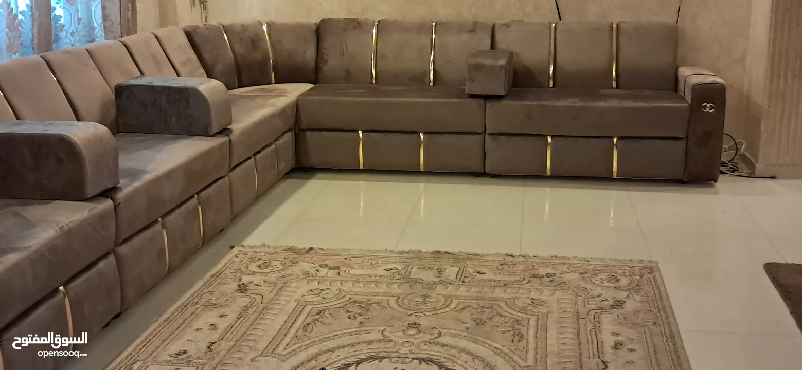 مجلس خليجى تفصيل بحال الوكاله للبيع فى اربد 34 مقعد بغطى 21 متر طولى