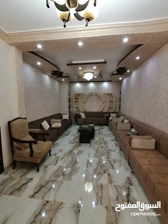 للبيع او الايجار