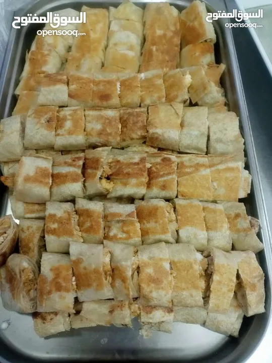 شيف شرقي وغربي وسلطات ابحث عن عمل خبرة في الاكل العربي والغربي والسلطات خبره اكثر من 15سنه