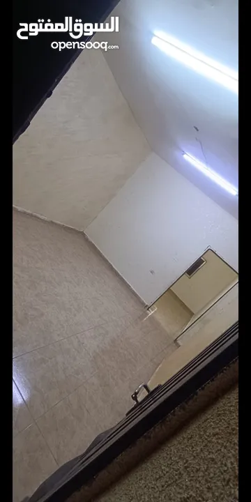 بالمفرق با القرب من السكة