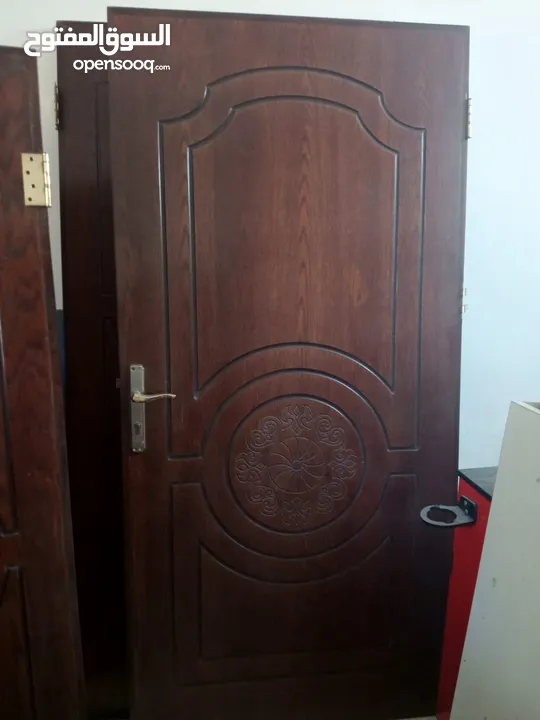 اثاث صالون سيدات مستخدم اجنبي بحاله جيده جدا وخزانه كبيره سحاب وابواب خشب