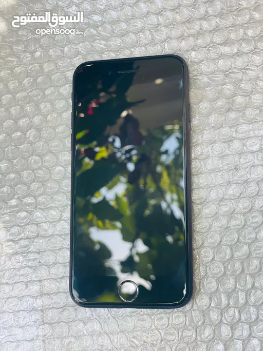 iPhone 7  لون:اسود بطارية:93 128G