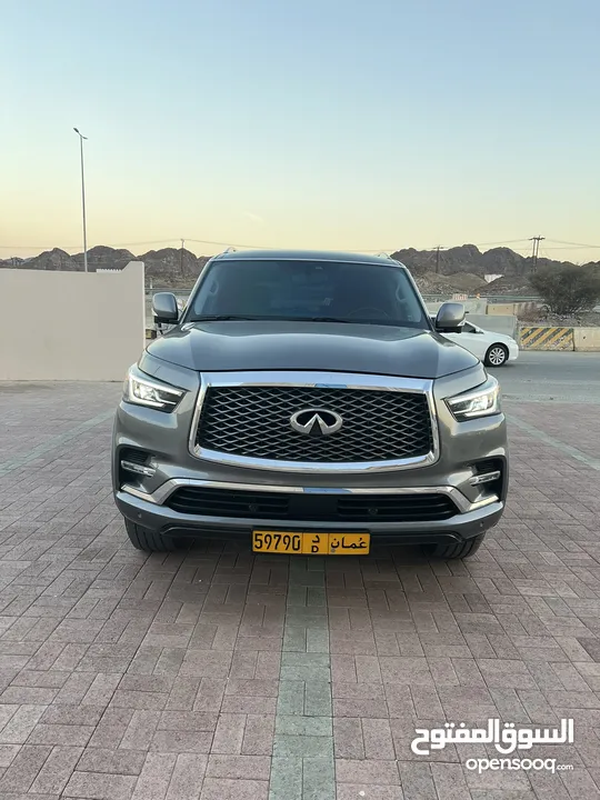 قمة النظافة انفنتي الدفع الرباعي QX80