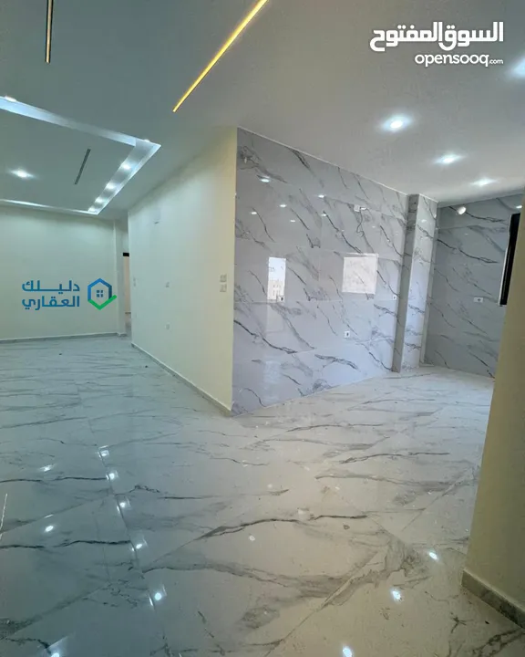 شقة ارضية مع ترس  جاهزة للسكن  جبل المغير -خلف فندق الجوابرة بتشطيبات جدا فاخرة