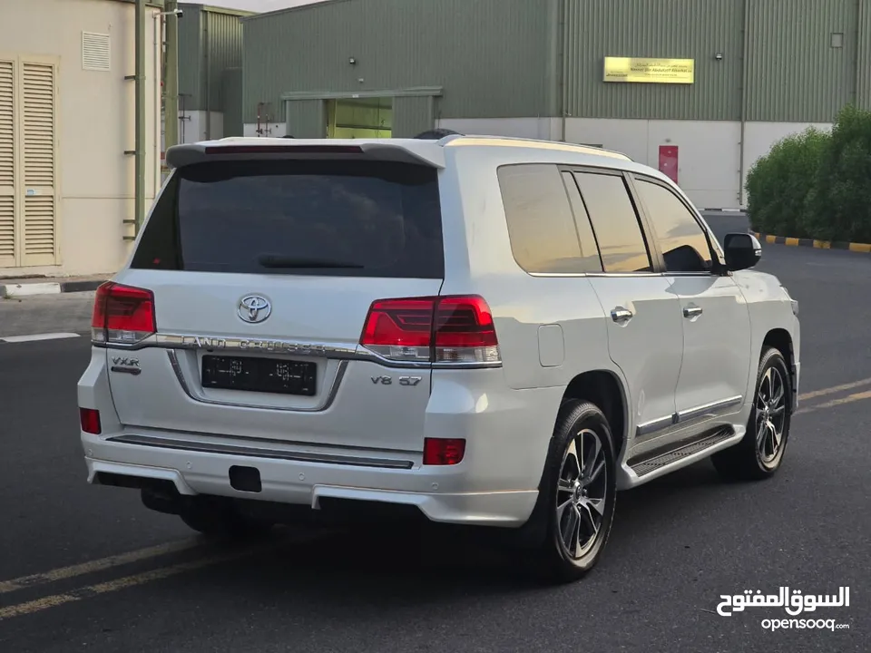 Toyota Land Cruiser VXR 5.7 S 2020