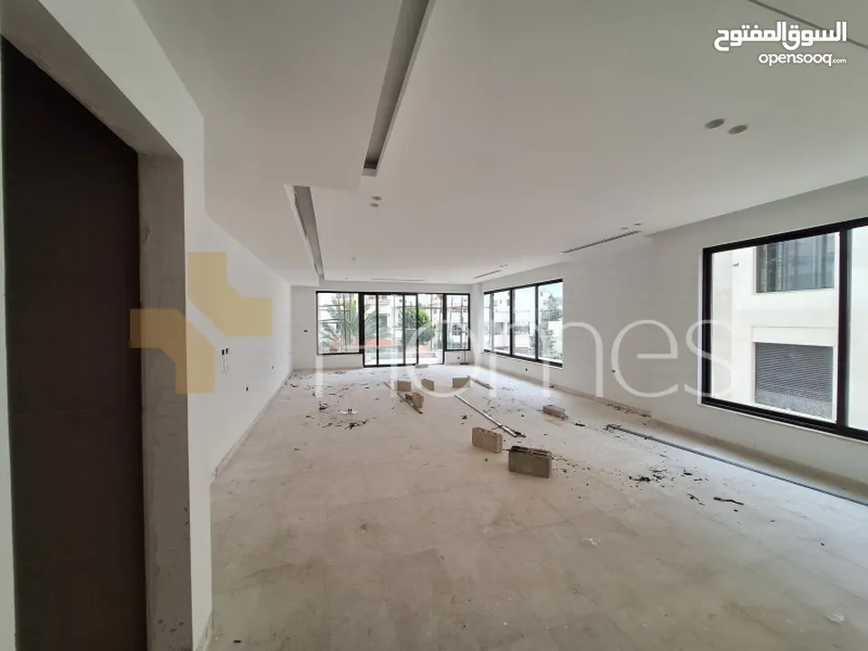 شقة طابق اول للبيع في عبدون بمساحة بناء 250م