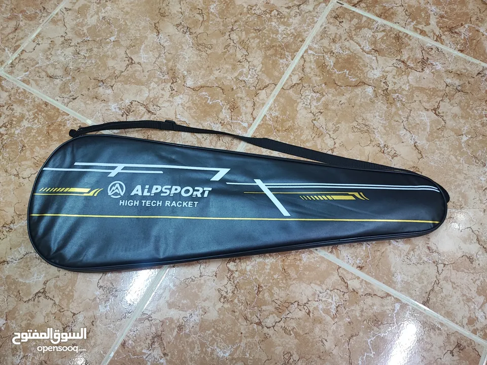 مضرب كرة الريشة الطائرة/ Flying badminton racket