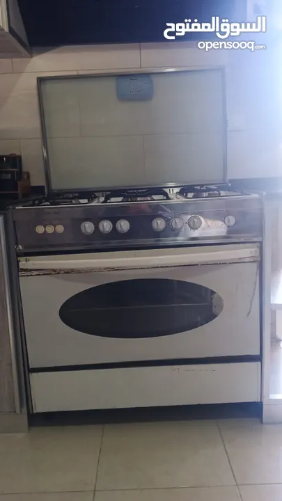 غاز مع فرن بحاله جيده متعطل فيه عين واحده