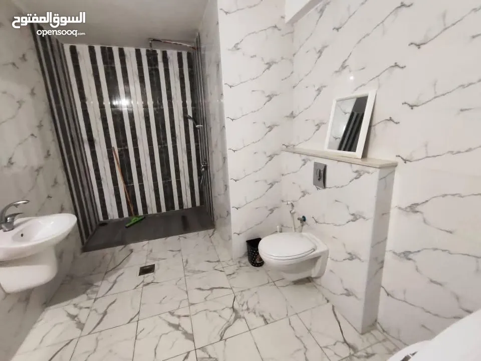 استديو كبير مفروش للايجار الشرفه  موقع مميز قريب من كل الخدمات ومريحه