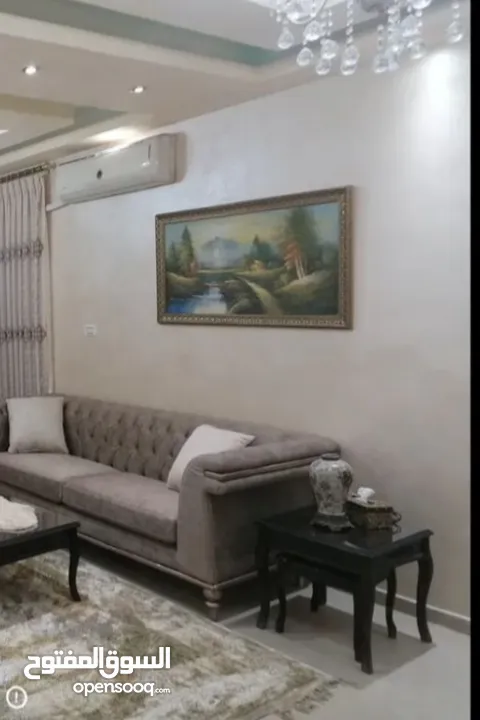 برواز عدد 2 بإطار ذهبي رسم يدوي بصورة طبيعية جميلة      00000000000000000000000000000000000000000000