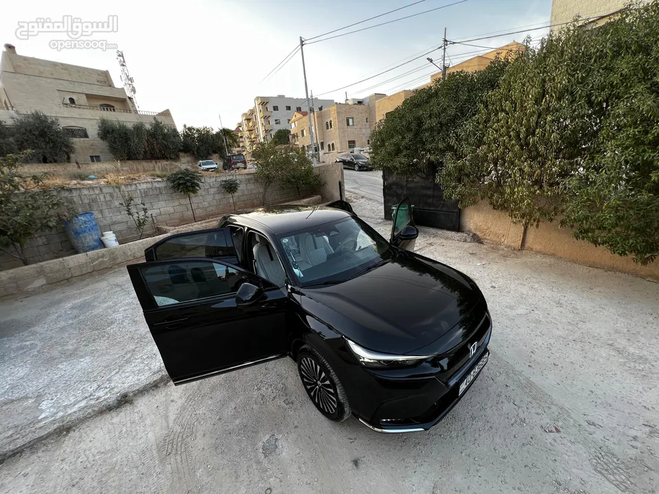Honda E:NS1 E4 electric 2023  هوندا e:ns1 فئة E4 فل اضافات، اسود ميتاليك، داخليه لون ابيض فخمة