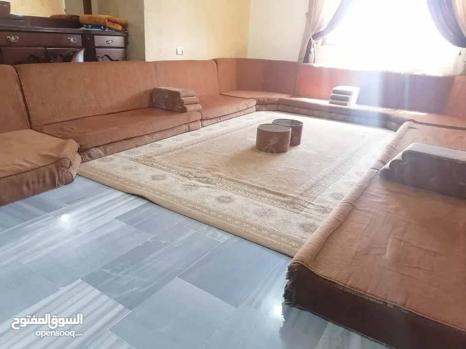 مجلس عربي كبير سعودي 16 مقعد  للبيع