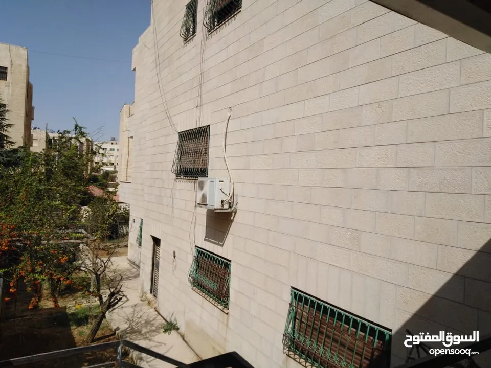 فيلا ثلاثة طوابق للبيع