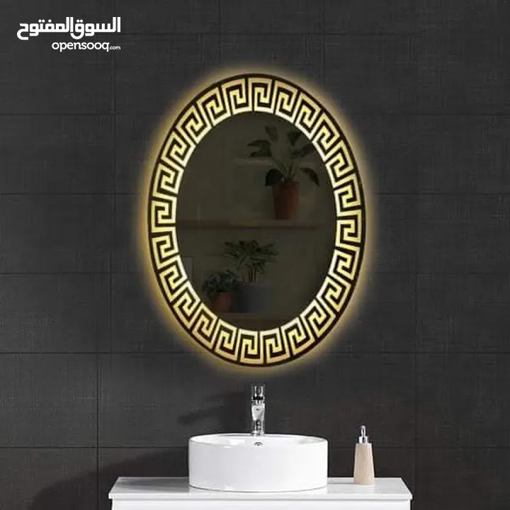 العرض لفتره محدوده  تشكيله واسعه من المرايا والديكورات
