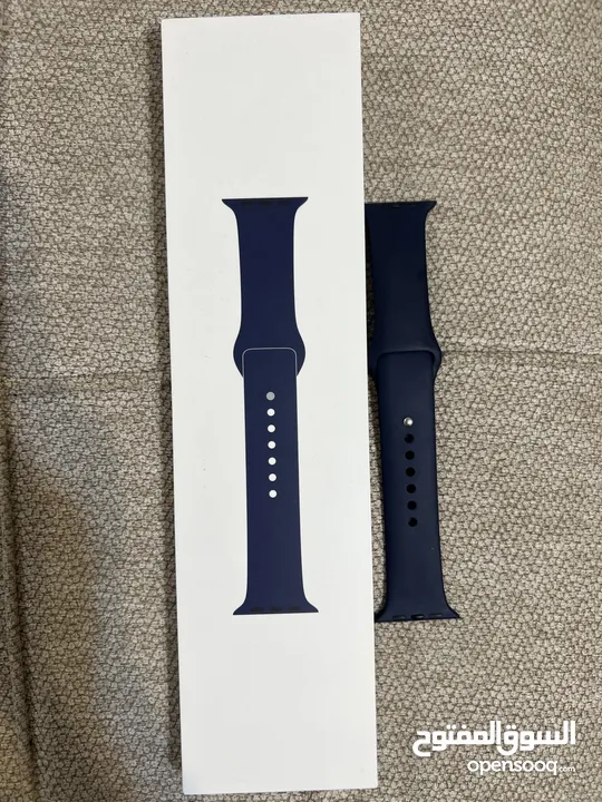 للبيع أو للتبديل Apple Watch Series 6 44mm لون كحلي غامق بحالة ممتازة بتشمل كل الميزت