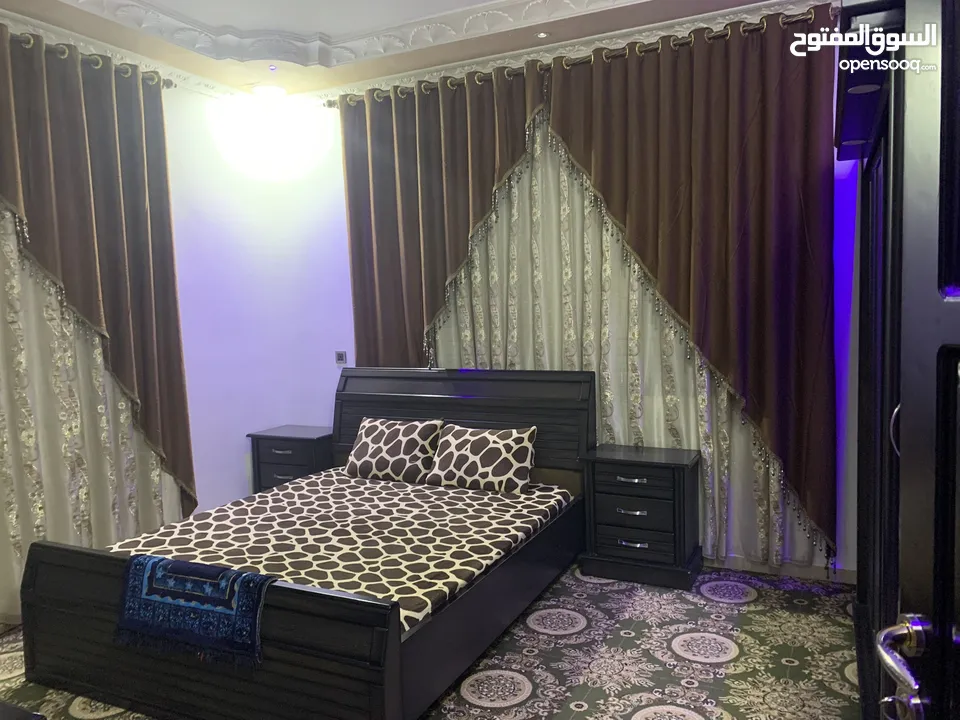 غرفة نوم بحالة الجديد