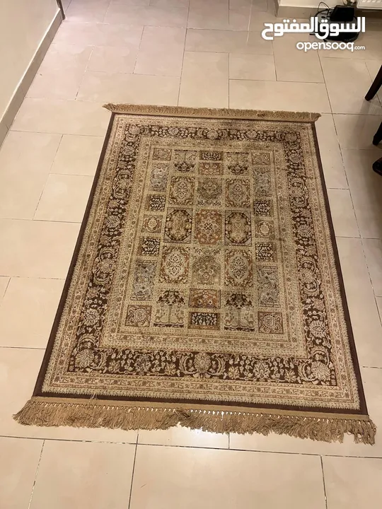 سجاد مستعمل اللون بيج للبيع بحاله جيده