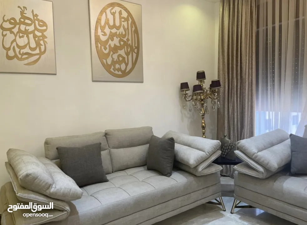 طقم للبيع جديد وطاولة سفرة وغرفة نوم - الكرسي