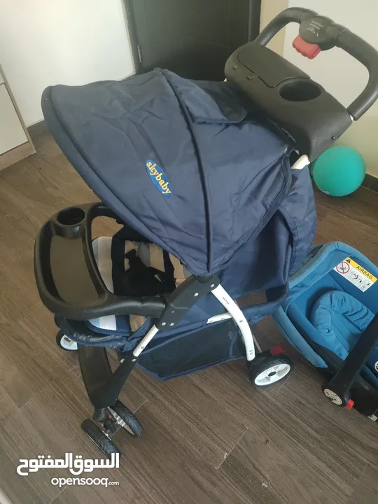 عربة أطفالstroller شبه جديدة