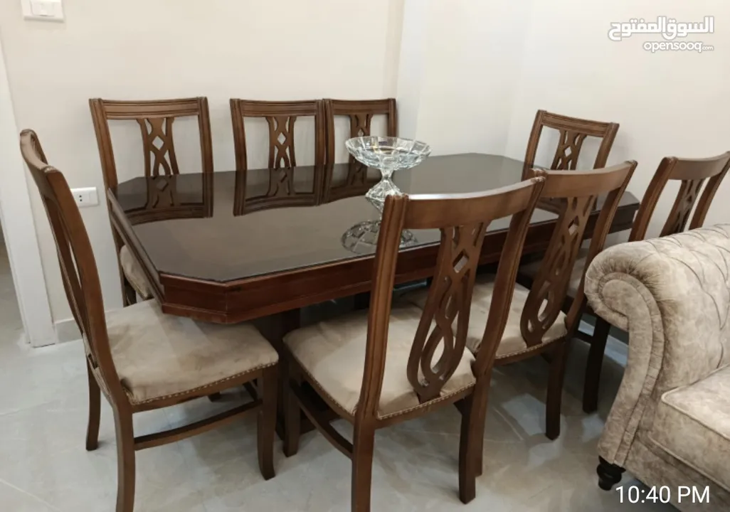 طاولة سفرة مودرن خشب  بحالة جيدة جداااااا