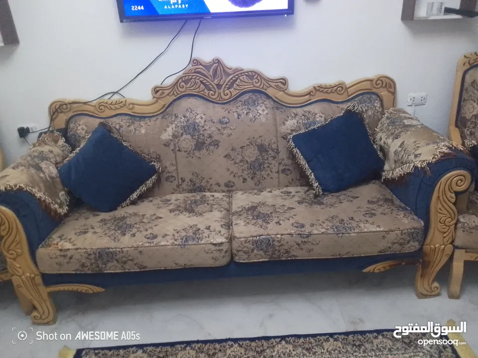 طقم كنب تفصيل تسع مقاعد للبيع