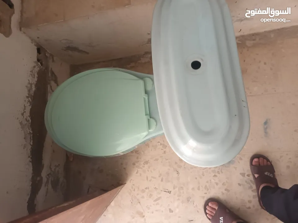 حمام فرنجي  مستعمل للبيع لون مميز