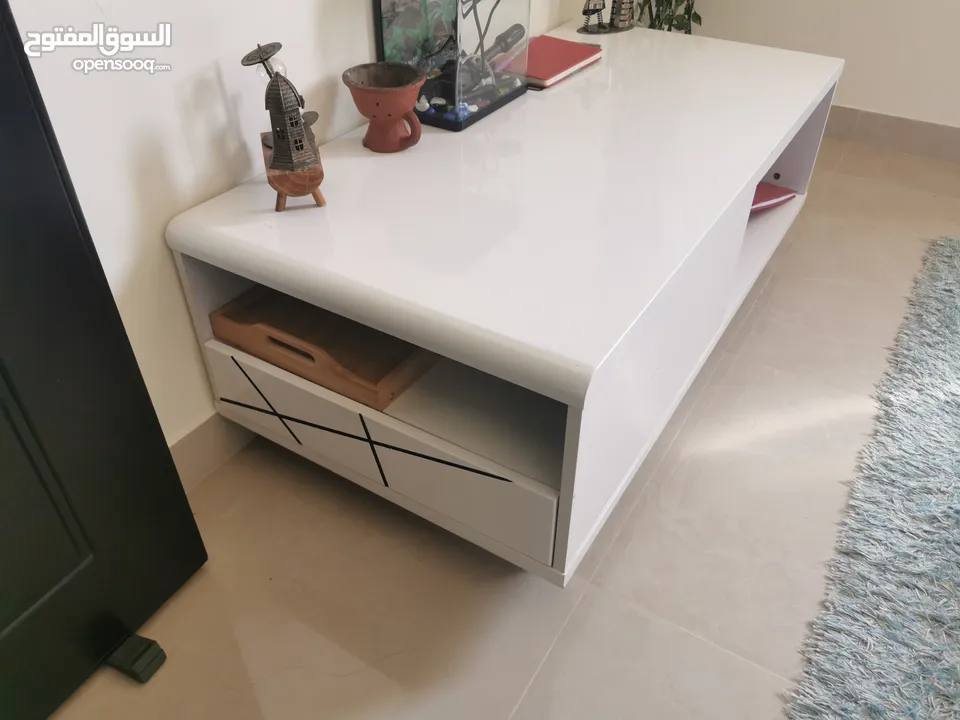 طاولة تلفزيون للبيع  TV table for sale