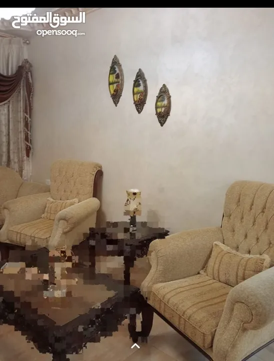 كنب 9 مقاعد تقيل وشبه جديد وخشب زان مع برادي
