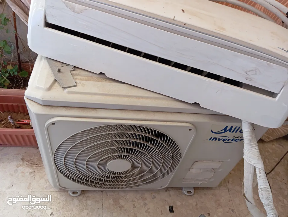 مكيف واحد طن بحاله جيده يعمل بشكل ممتاز موفر جدا